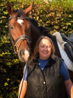 Unserer Reitlehrerin und Beauftragte für Breitensport Ute de Jong zusammen mit ihrem Fredde